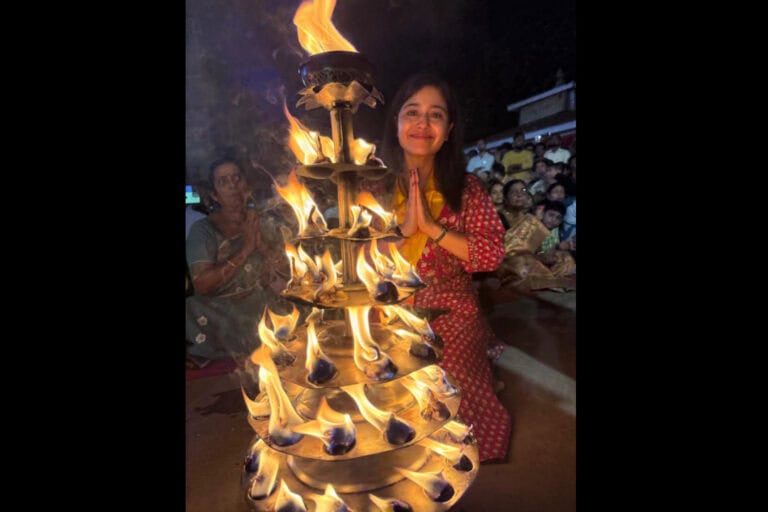 Shweta Tripathi does Aarti at Ganga Ghat while filming Mirzapur: The Movie