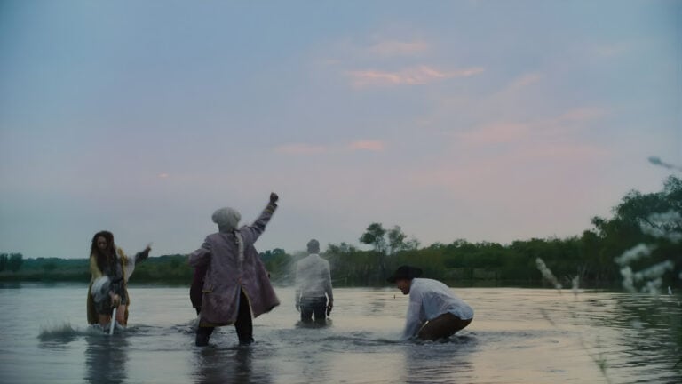 Versalles: A Darkly Comic Political Satire Exploring Power, Identity, and Madness in Mexican Politics