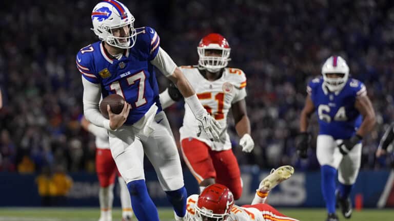 Bills Beat Chiefs 28-21, Chiefs Fall Behind in AFC West Race After Important Loss