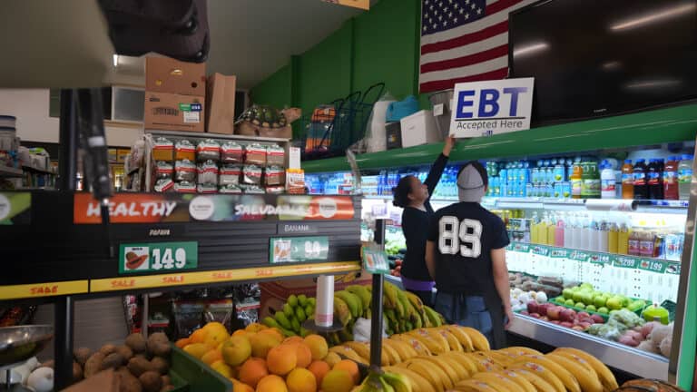 US Supreme Court Pauses $4 Billion SNAP Food Aid Release Amid Federal Shutdown Uncertainty