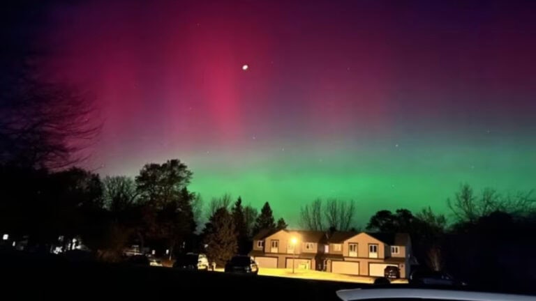 A huge solar storm lights up the southern US with a beautiful aurora borealis