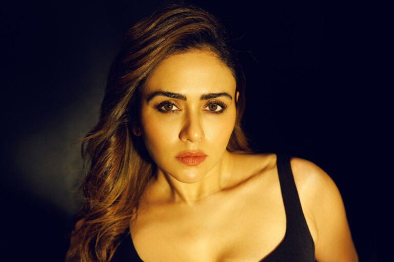 Amruta Khanvilkar to Star Opposite Emraan Hashmi in Netflix Series Taskaree