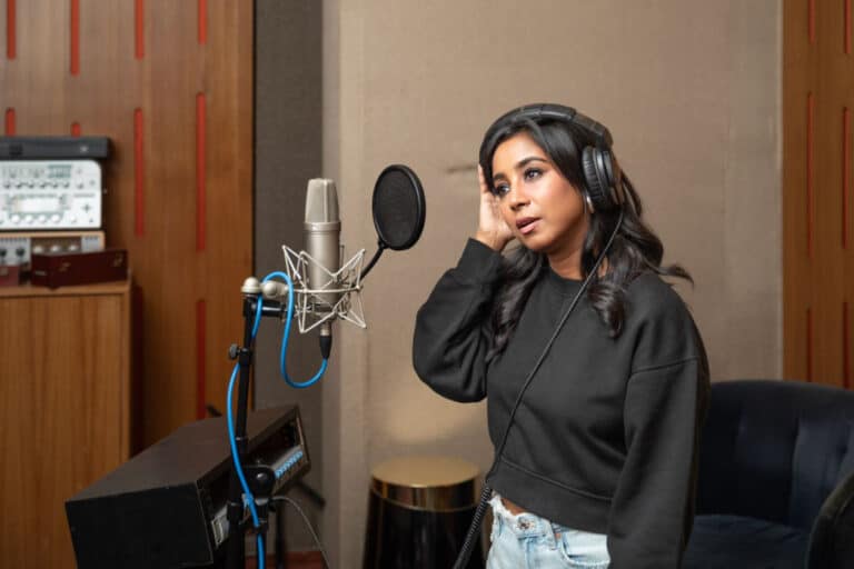 Shilpa Rao’s “Mayar Khelare” in MITIN – Ekti Khunir Sandhaney Brings Bengali Magic