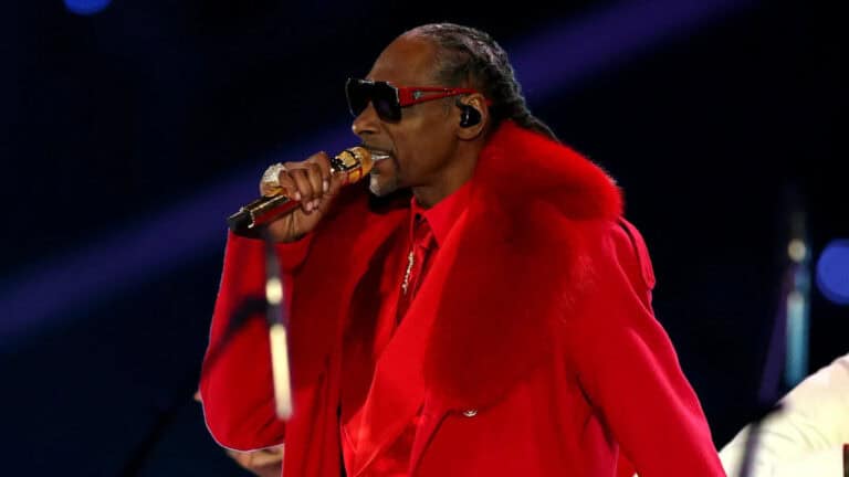 Snoop Dogg Rocks NFL Christmas Halftime Show with Lainey Wilson & HUNTR/X