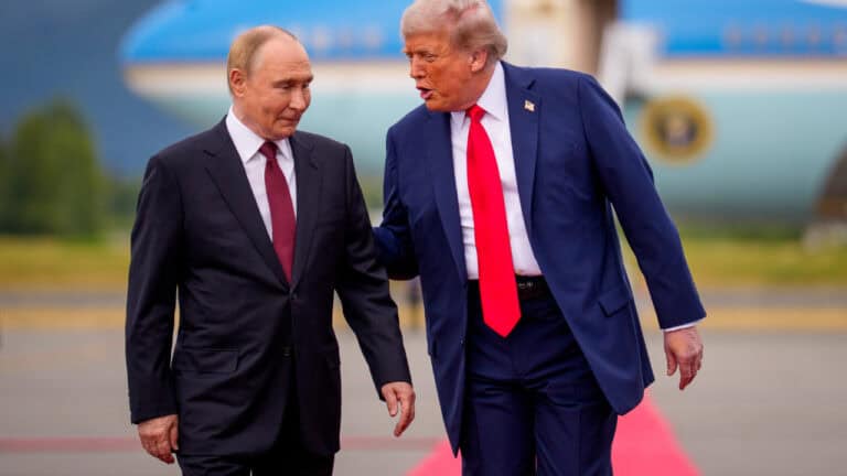 Putin Warns Military Action if Ukraine Rejects Peace Talks Before Trump Summit