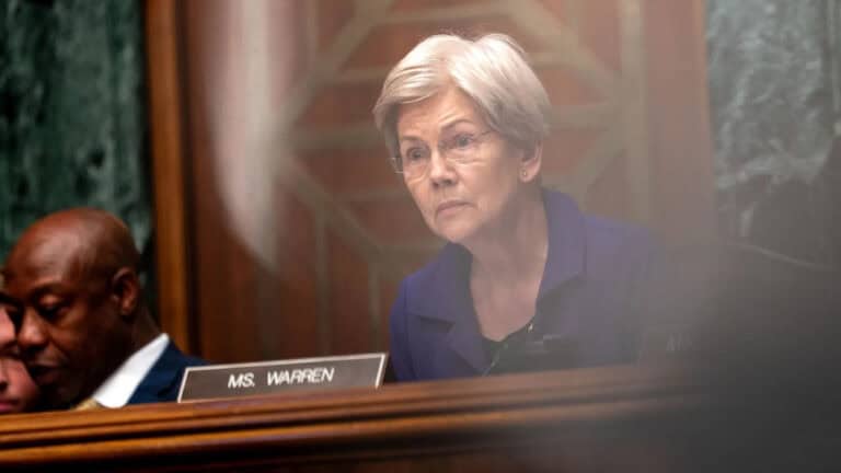 Senator Warren Urges FCC, DOJ to Block Nexstar-Tegna Merger Over Antitrust Fears