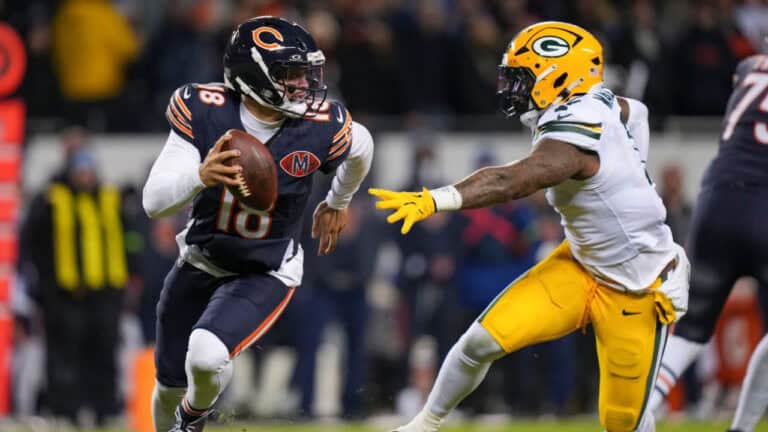 Bears Stun Packers 31-27: Williams’ Epic Comeback Wins Wild Card