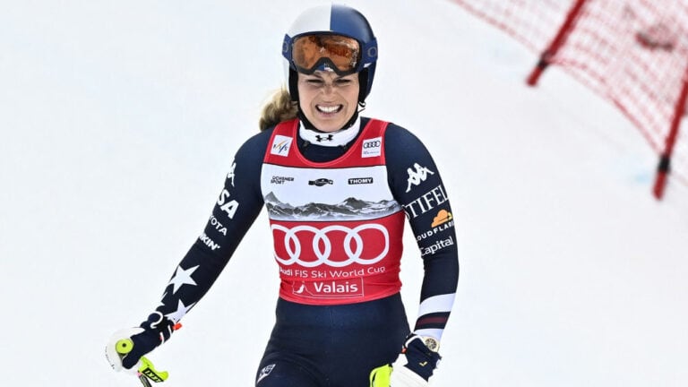 Lindsey Vonn Crashes Before 2026 Olympics Downhill