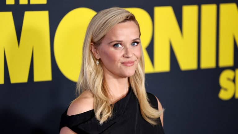 Reese Witherspoon Warns Fans of Online Impersonators