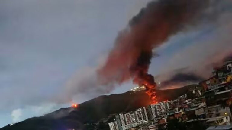 Caracas Explosions: Trump Confirms Maduro Captured in US Strikes