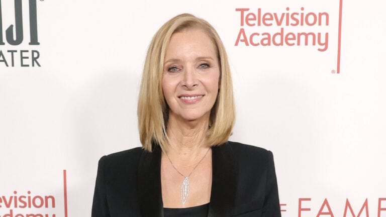 Lisa Kudrow Begs Warner Bros Buyer: Save Friends Stage!