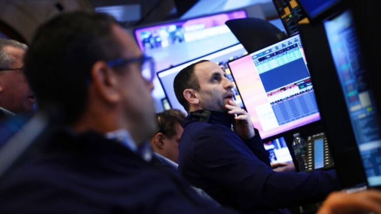 US Stocks Shrug Off Iran War Turmoil as Oil Surges