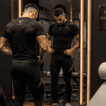vetement pour salle de sport homme noir or miroir