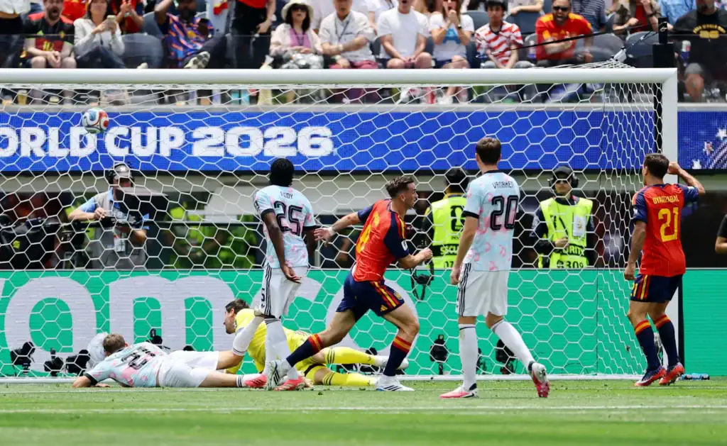 Fabián Ruiz marca el primer gol de España frente a Bélgica en cuartos