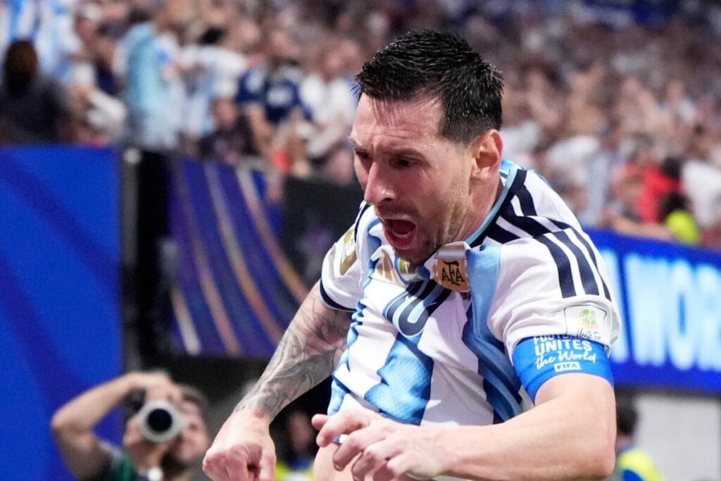 Lionel Messi festeja el pase de Argentina a cuartos de final del Mundial 2026