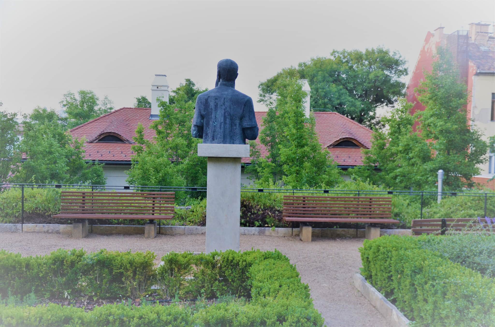 Irodalmi kertelő