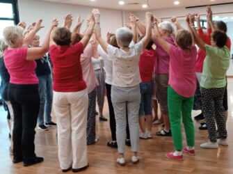 💃Szenior örömtánc a Barabás Villában 2025. október 15-től!🕺 MOZGÁS+ÖRÖM+AGYTORNA=ÖRÖMTÁNC