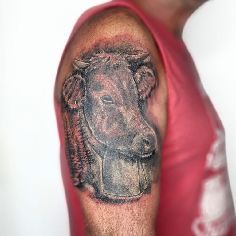 Touch-Up Tattoo mit realistischer Kuh – Linien, Schatten und Kontraste verbessert, gestochen in Widnau.