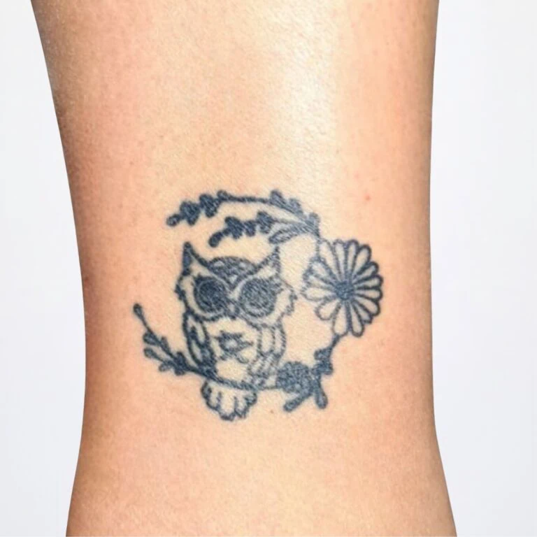 Verblasstes Eulen Tattoo auf dem Unterarm – vor dem professionellen Touch-Up im Bastelbude Tattoo Studio Widnau.