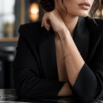 tatouage poignet femme discret fleur fine