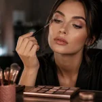 Comment maquiller ses yeux avec fard à paupières nude