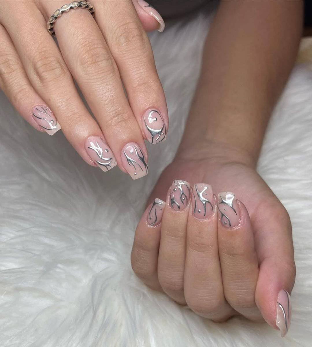 Abstract Patterned Silver Nails