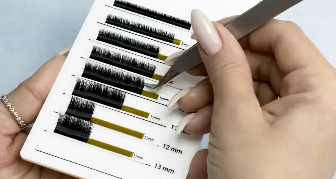 alt="Lash extensions in Vancouver at Belle Âme Skin and Beauty Lounge for fuller, longer lashes"