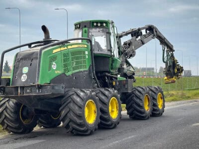 Harvester John Deere 1270G