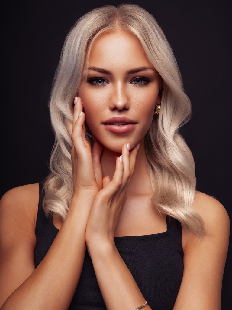 Kaunis naine professionaalse fotosessiooni jaoks Tallinnas photograhic studio Eesti.