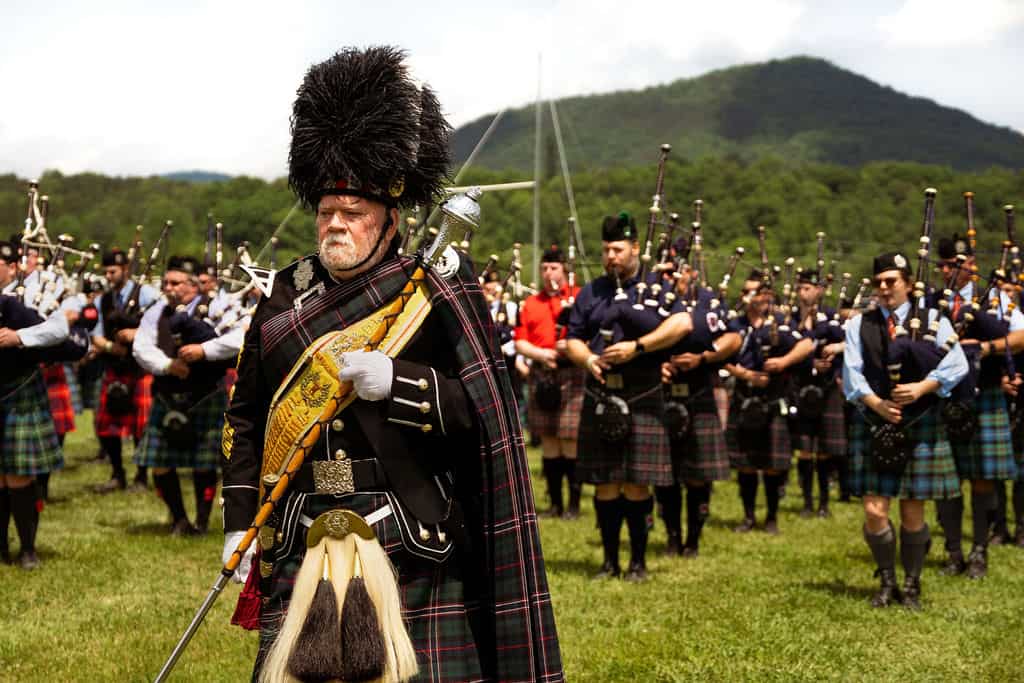 A group of men in kilts and kilts.
