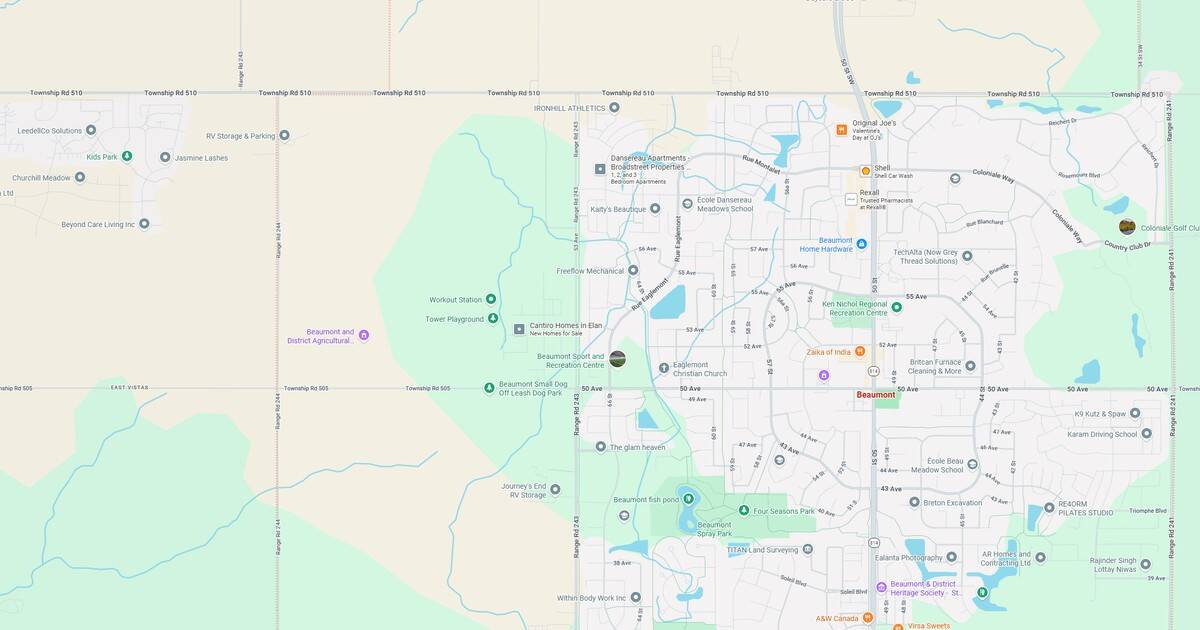 Map of Calgary, Alberta, Canada showing streets, parks, lakes, and key landmarks for navigation and city overview.