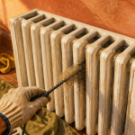 comment nettoyer un radiateur avec grille brosse flexible