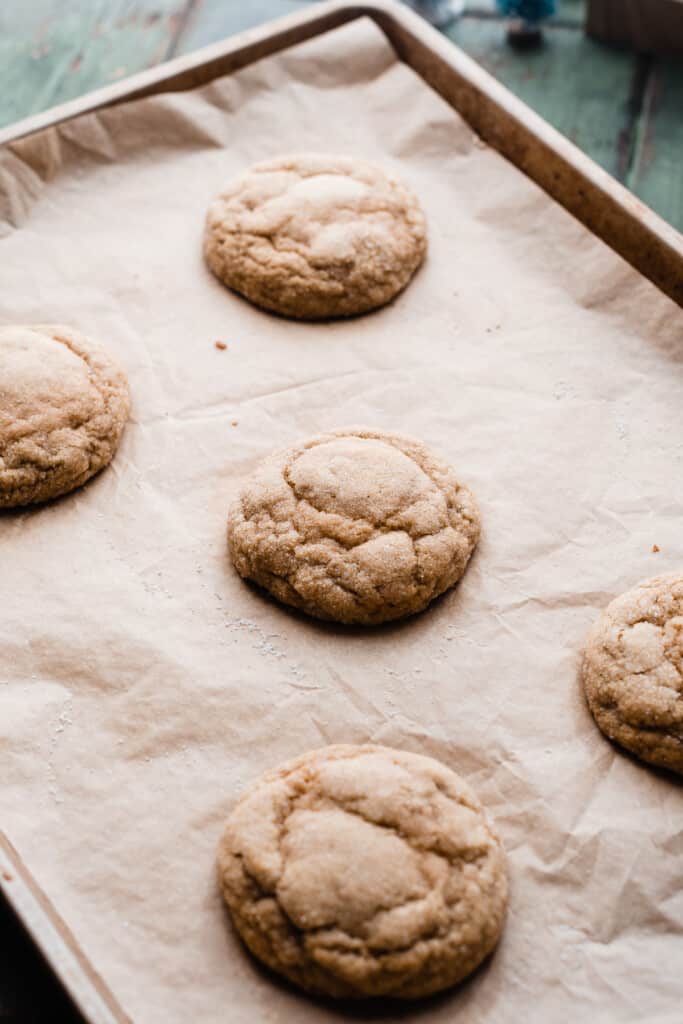 A pan of the baked cookies.