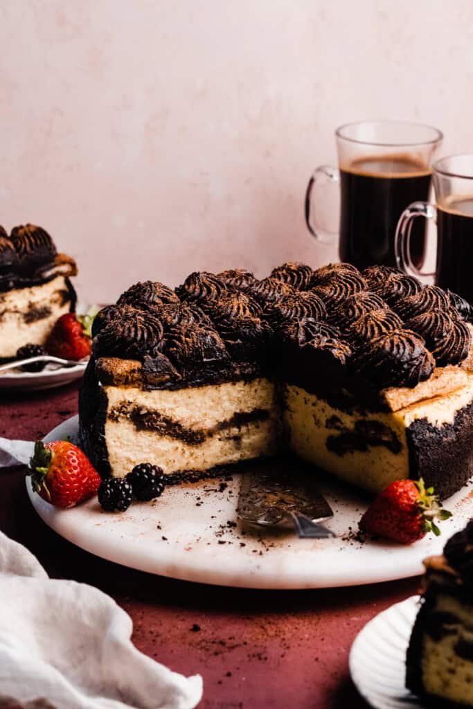 A tiramisu cheesecake with an oreo crust.