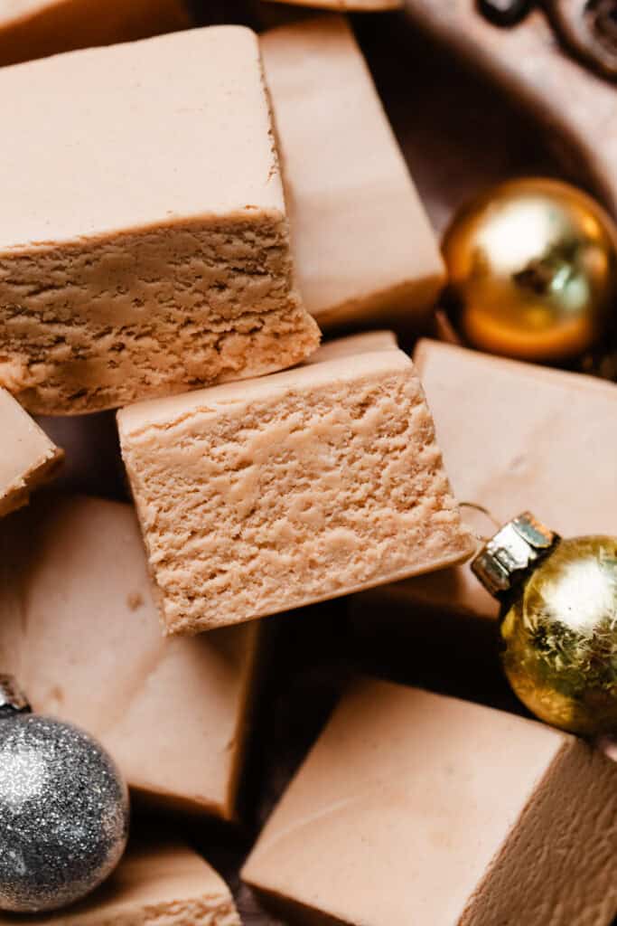 A close-up on two pieces of the fudge.
