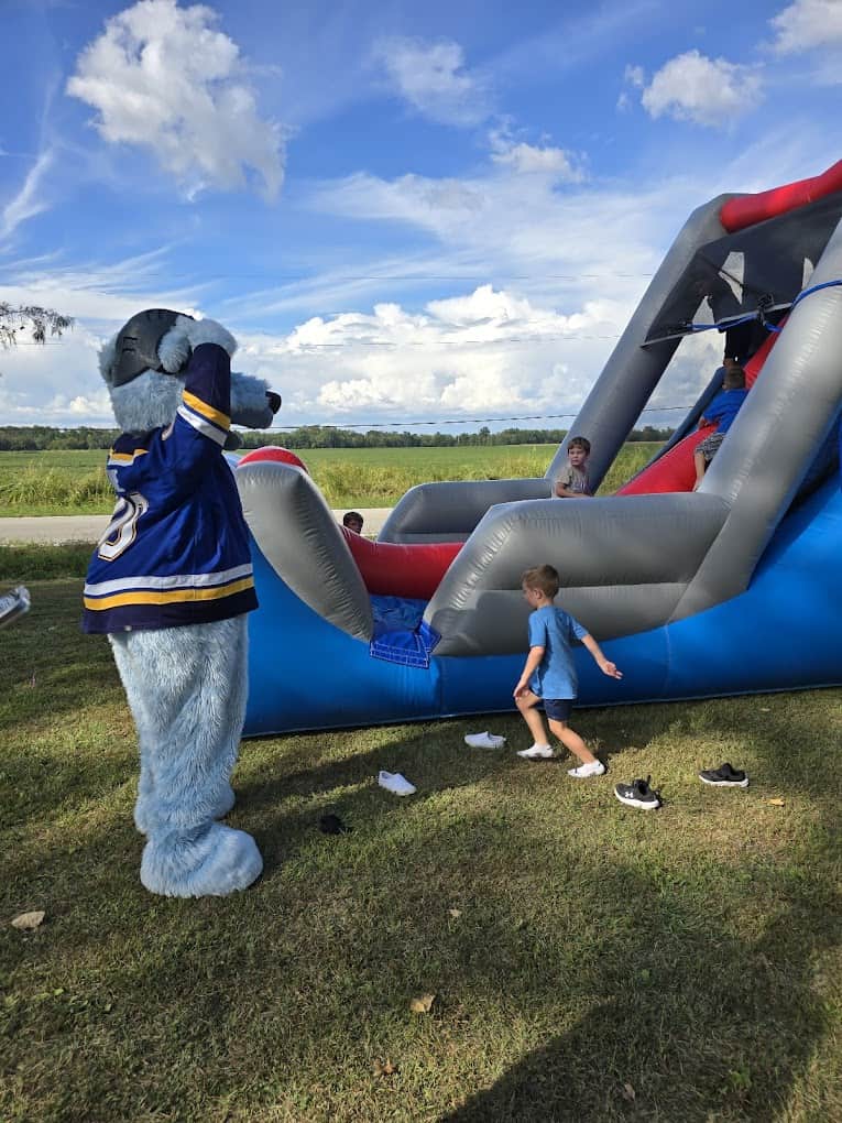 Kids having fun on obstacle course rentals in St. Charles, MO