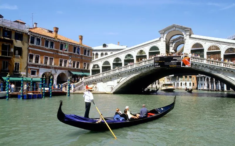 venice italy gondola ride tour