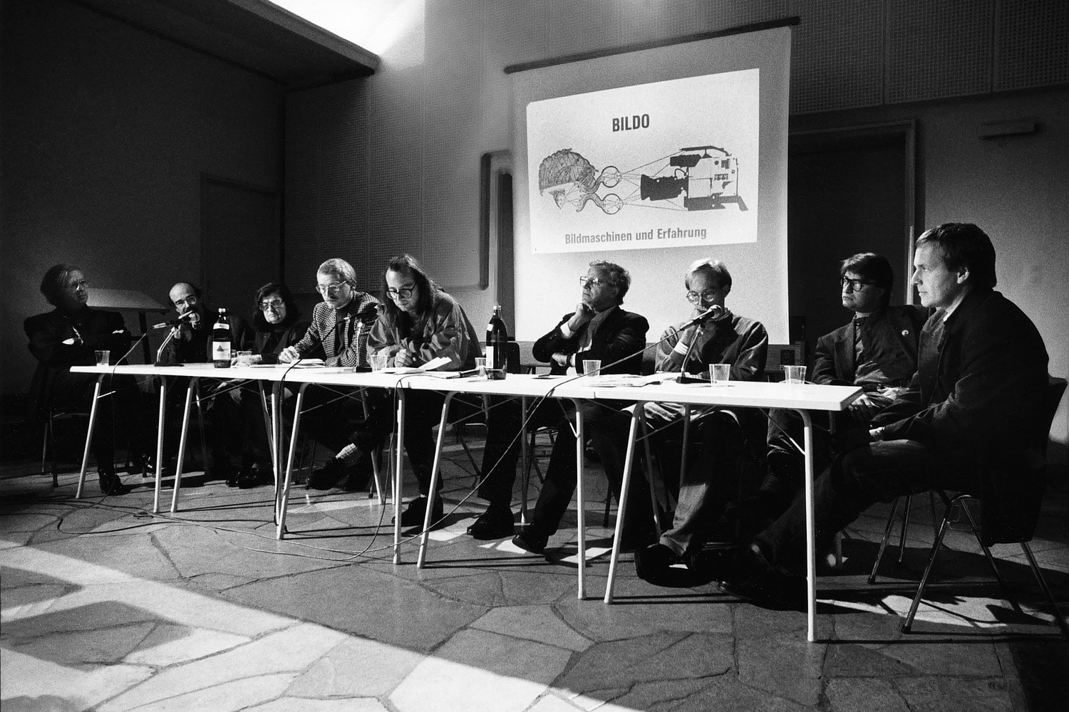 Bildmaschinen und Erfahrung, Abschlussdiskussion: von lks. nach rechts: Gerhard Johann Lischka, Jean-Luc Evard, Lucy Hillebrand, Jochen Lingnau, Florian Rötzer, Dietmar Kamper, Torsten Meiffert, Vito Orazem, Michael Mohnhaupt, (Berlin am 30.09.1989)