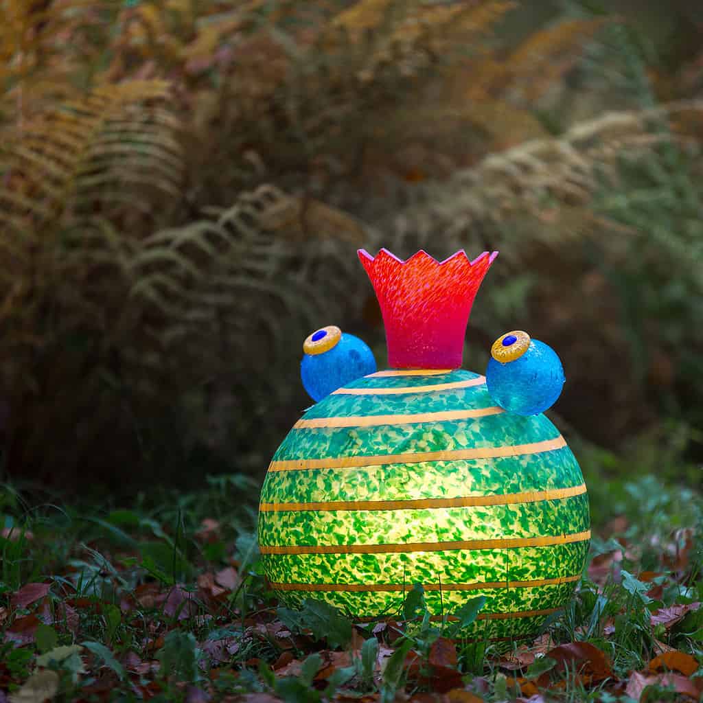 Borowski Glass Light Object Frog Froggy brings light to garden ponds.
