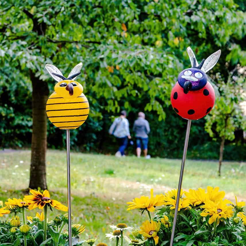 BUZZ & Mario on stick at the Borowski summer exhibition 2022