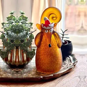 Borowski Christmas Special 2023: HOLLY squirrel with red hat