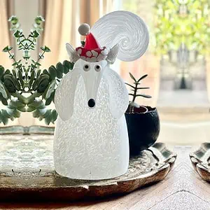 Borowski Christmas Special 2023: HOLLY squirrel with red hat