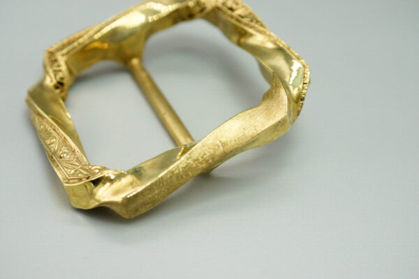 Twisted-Rectangle-Buckle
