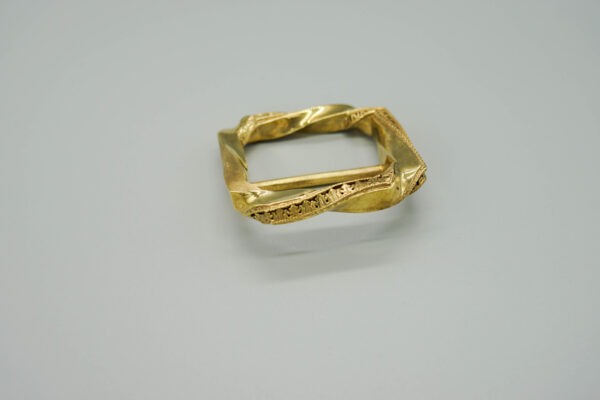 Twisted-Rectangle-Buckle