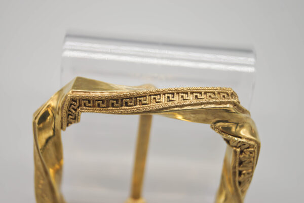 Twisted-Rectangle-Buckle