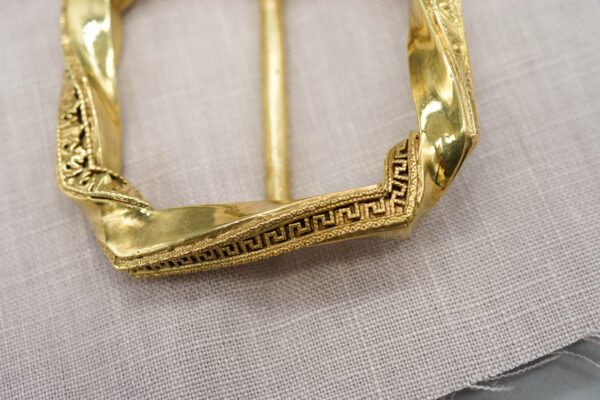 Twisted-Rectangle-Buckle
