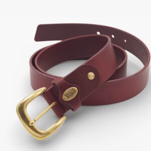 長く使える厚みとコシを備えたイタリアンレザーベルトの側面