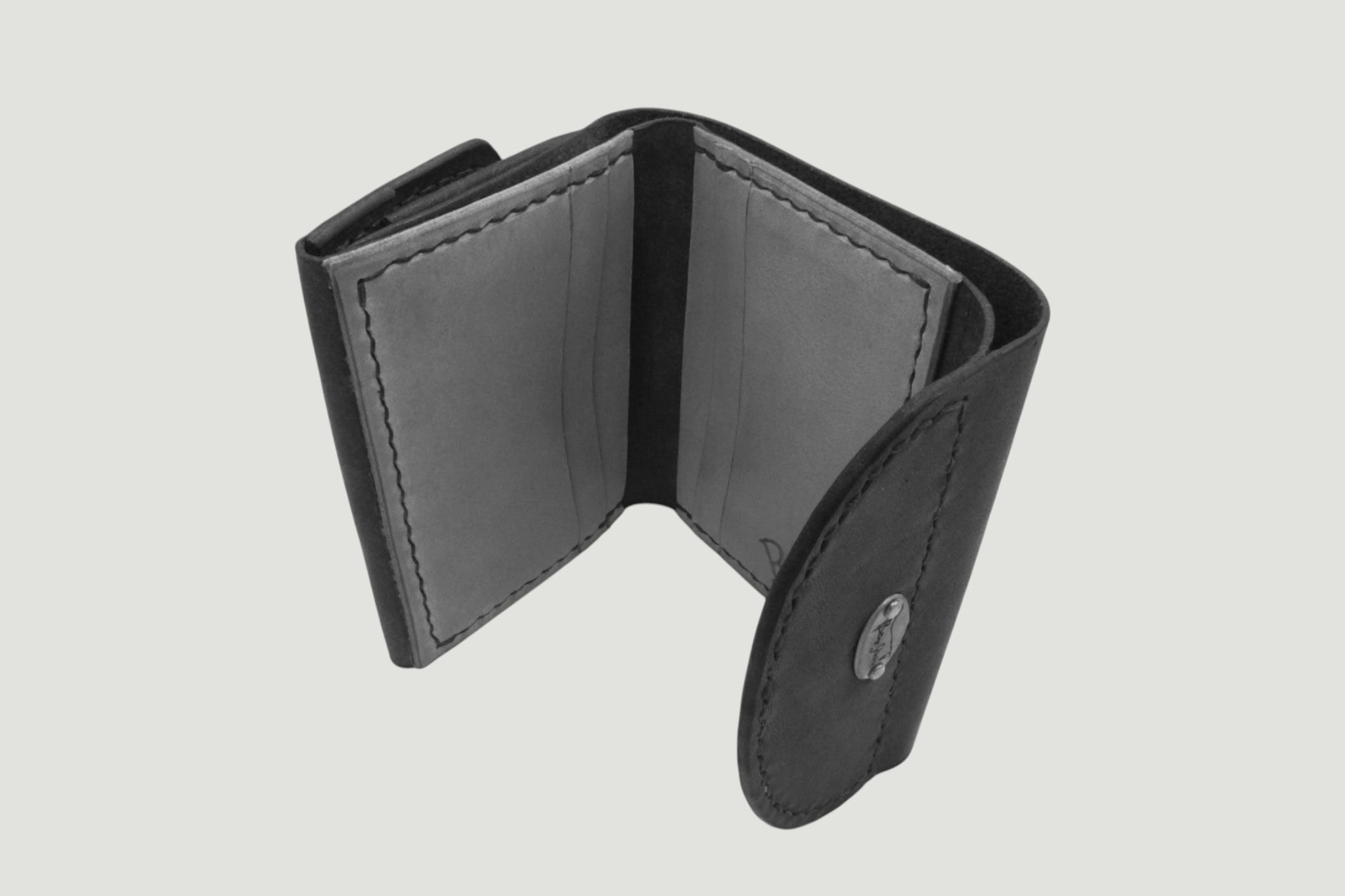 高品質のレザー財布、コンパクトでスタイリッシュなデザイン。Bottega Glicineのエレガントなアクセサリーとして最適。.