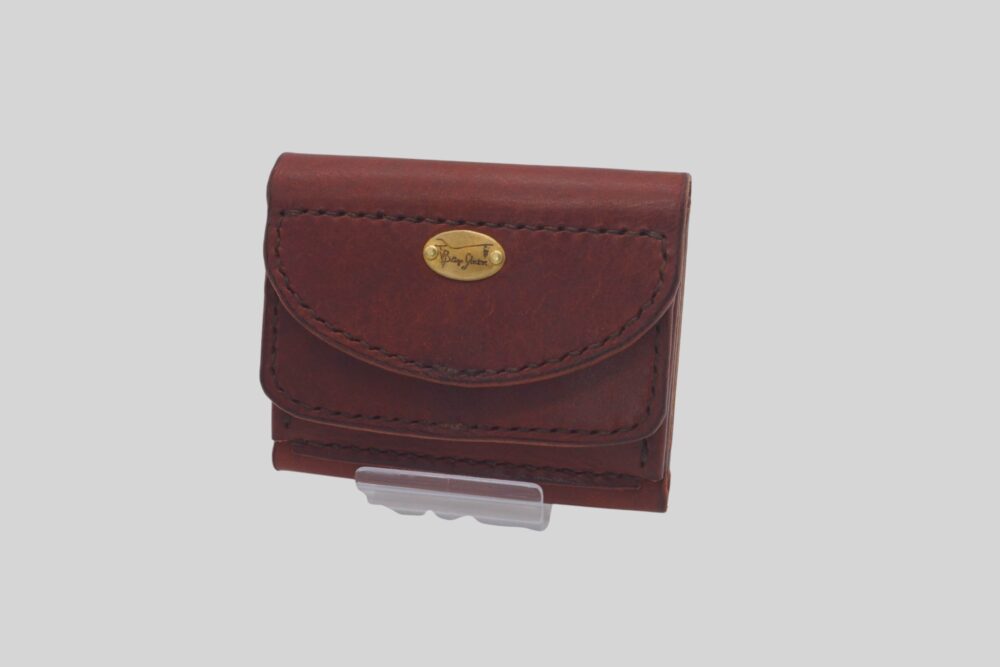 高品質のレザー財布、Bottega Glicineのロゴ入り、コンパクトでエレガントなデザイン。.