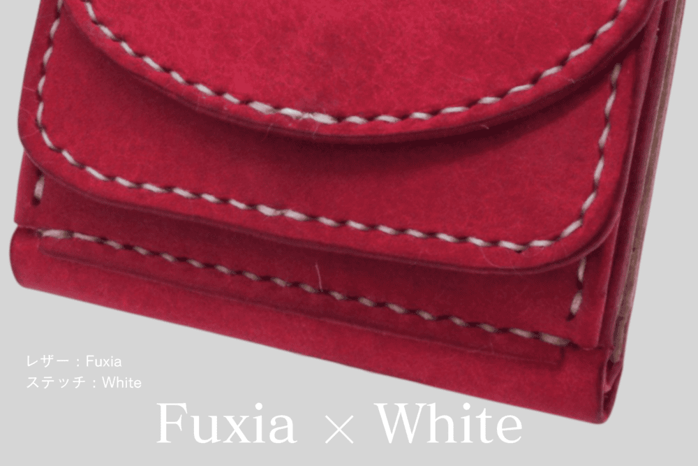 Fuxiaレザー財布の詳細画像。ホワイトステッチが特徴的な高品質の財布です。.